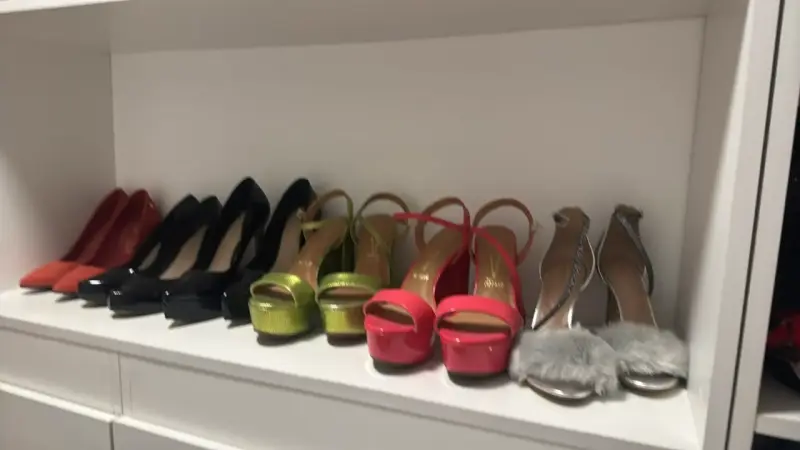 Colección de zapatos de tacón variados - 2