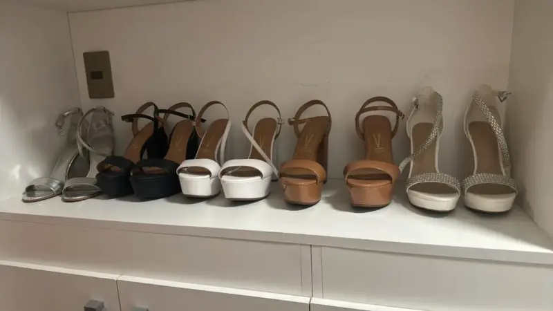 Colección de zapatos de tacón variados - 3