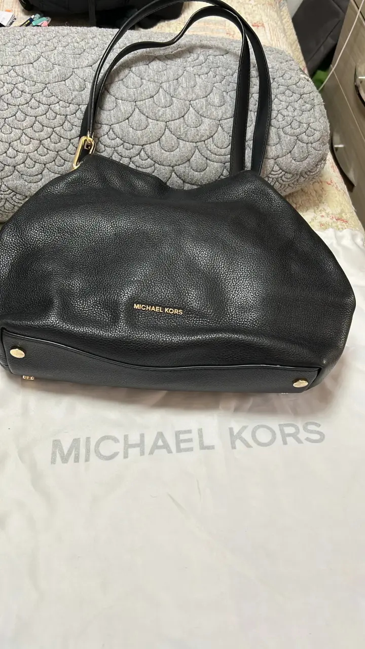 Bolso Michael Kors negro de cuero - 1