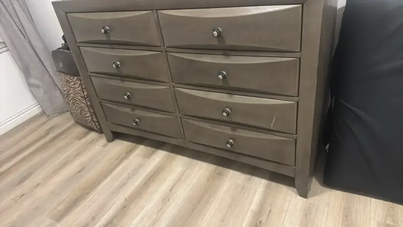 Cómoda de madera con 8 cajones - 1