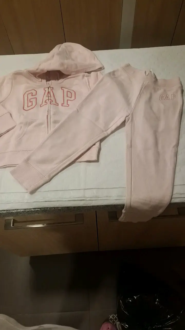 Conjunto deportivo GAP rosado para niña - 1