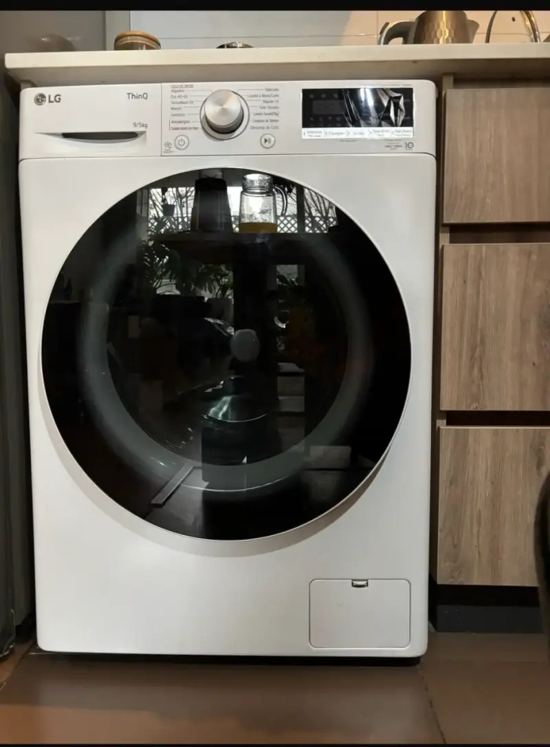 Lavadora secadora LG ThinQ 9/5kg blanca - 1