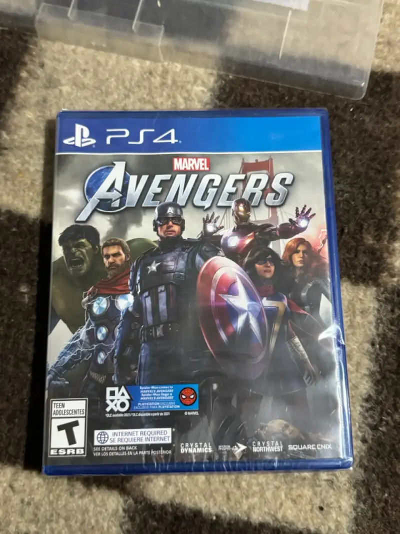Juego PS4 Marvel Avengers en buen estado - 1