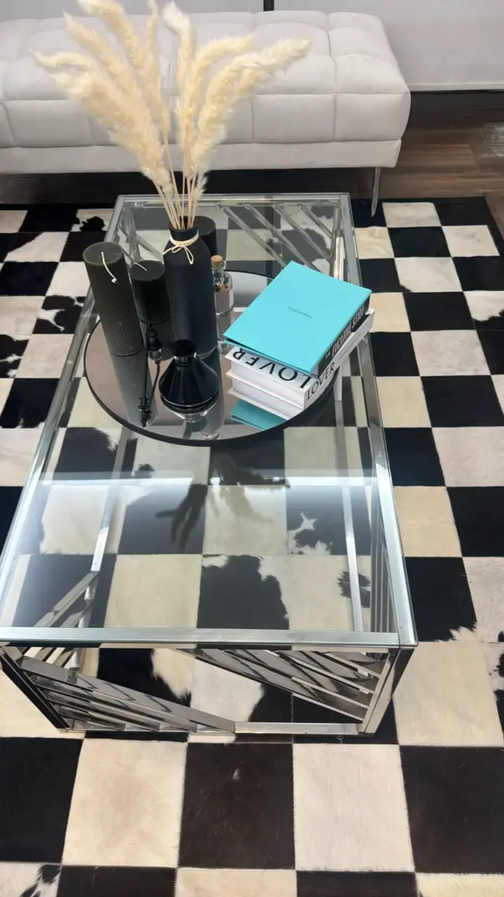 Mesa de centro de vidrio y metal moderna