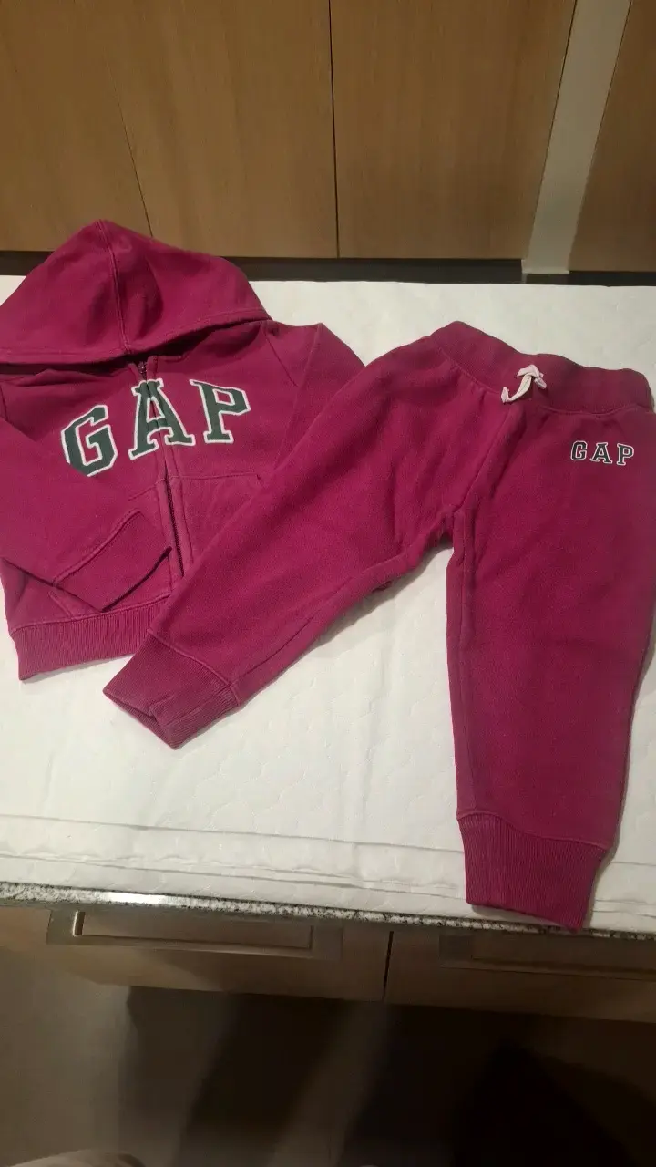 Conjunto deportivo infantil GAP rosado