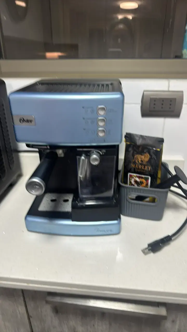 Cafetera espresso Oster PrimaLatte azul