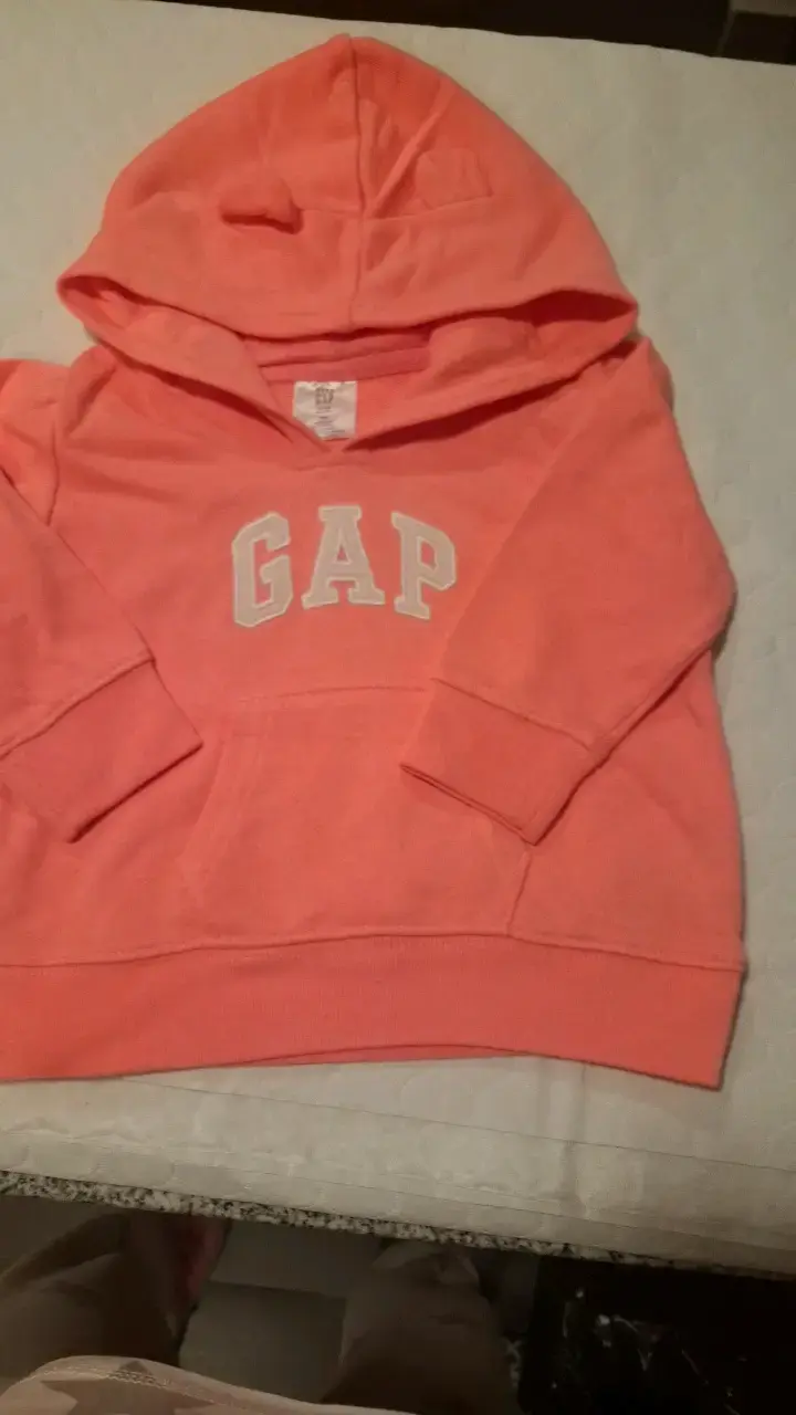 Polerón GAP rosado con capucha para niños