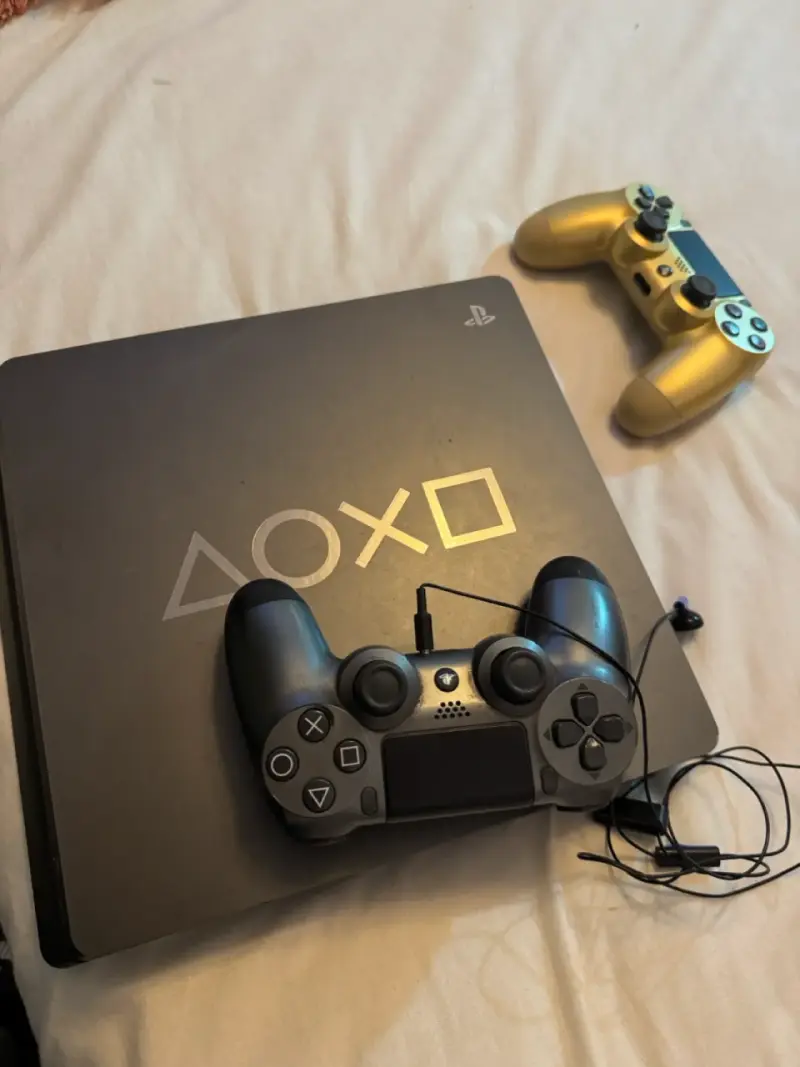 Consola PlayStation 4 1TB con dos controles - 2