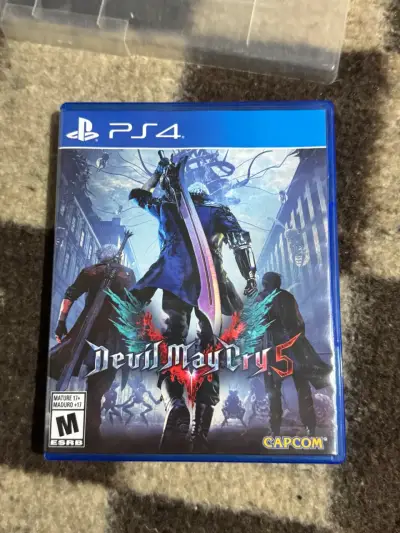 Devil May Cry 5 para PS4 en buen estado - miniatura 1