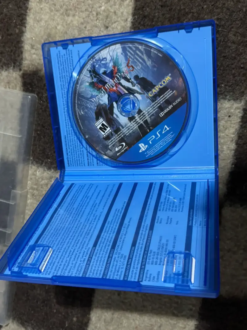 Devil May Cry 5 para PS4 en buen estado - 3
