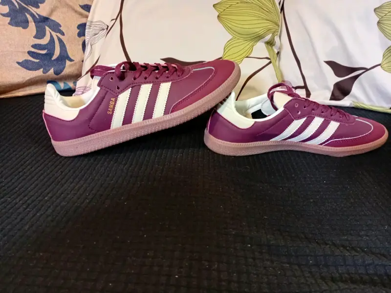 Zapatillas Adidas burdeos talla 41.5
