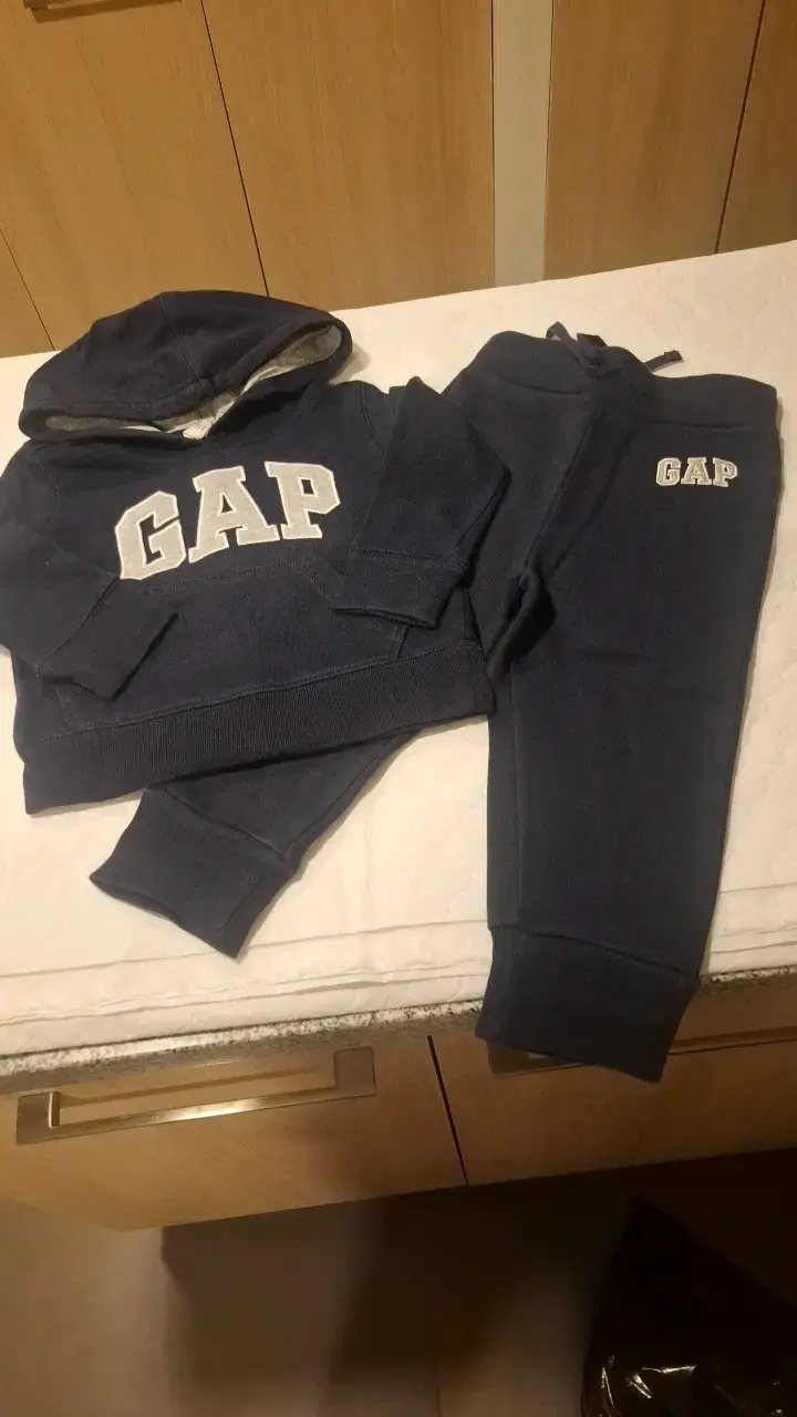 Conjunto deportivo GAP para niño azul
