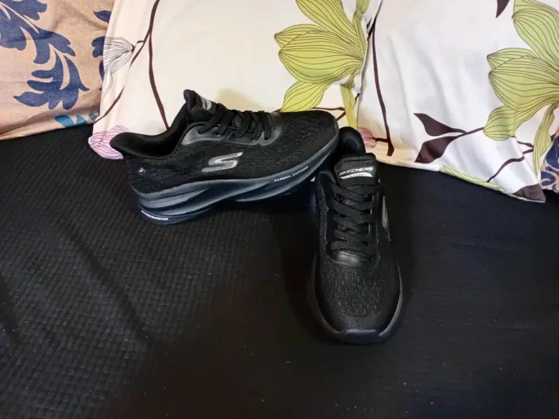 Zapatillas negras Skechers para hombre