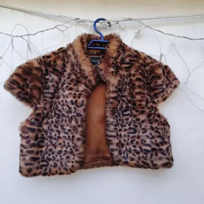 Chaqueta Crop Faux Fur Forever 21 - miniatura 1