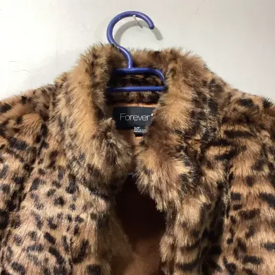 Chaqueta Crop Faux Fur Forever 21 - miniatura 2