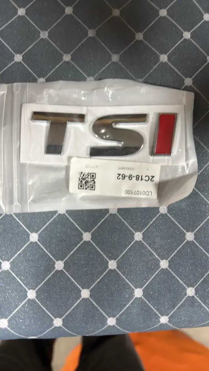 Emblema TSI para auto nuevo