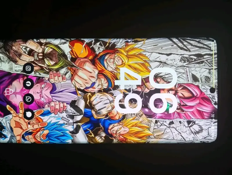 Smartphone con pantalla temática Dragon Ball - 2