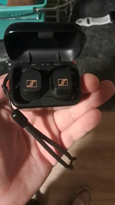 Audífonos inalámbricos Sennheiser con estuche - miniatura 1
