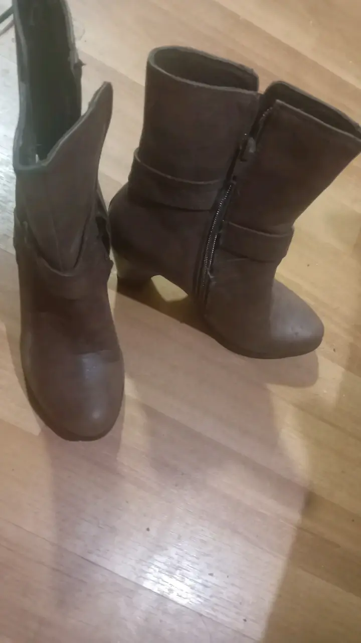 Botines de cuero marrón con tacón