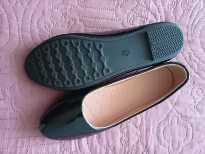 Zapatos planos negros de Charol - miniatura 3