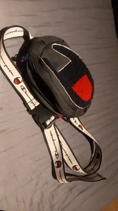 Riñonera Champion negra con logo - miniatura 3