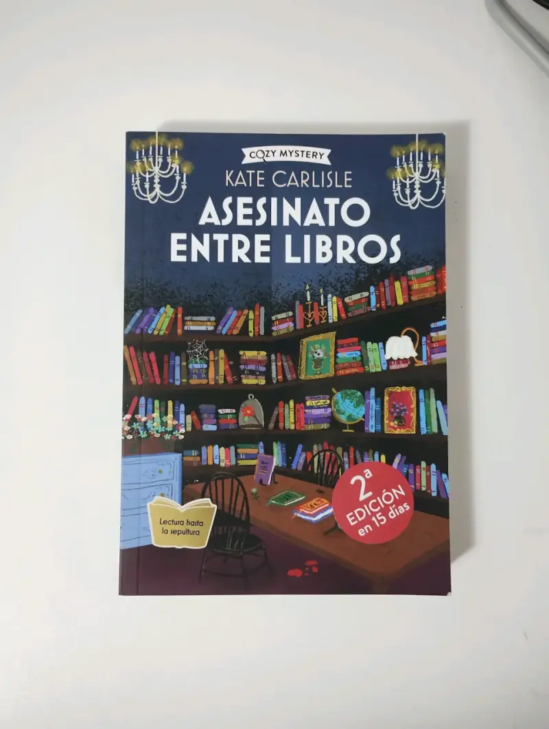 Libro 'Asesinato entre libros' de Kate Carlisle