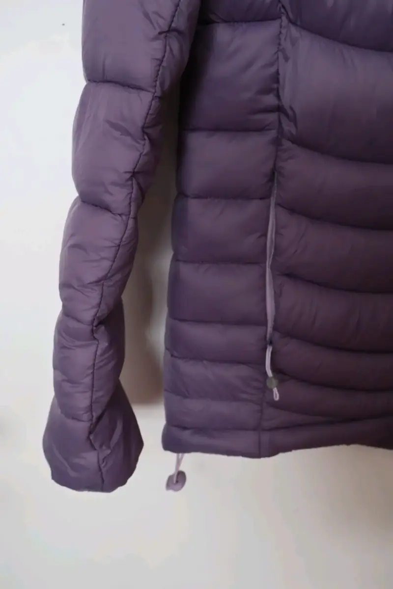 Chaqueta plumón morada con capucha - 2