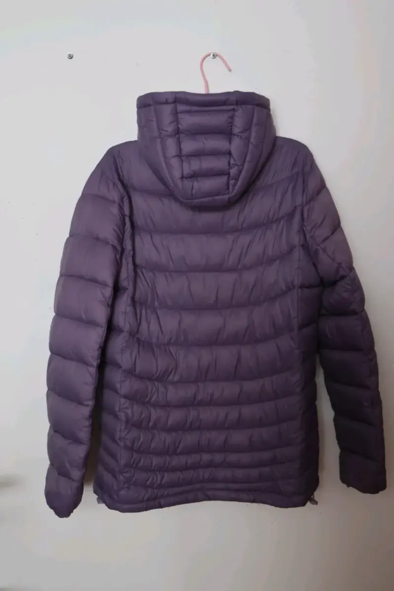 Chaqueta plumón morada con capucha - 3