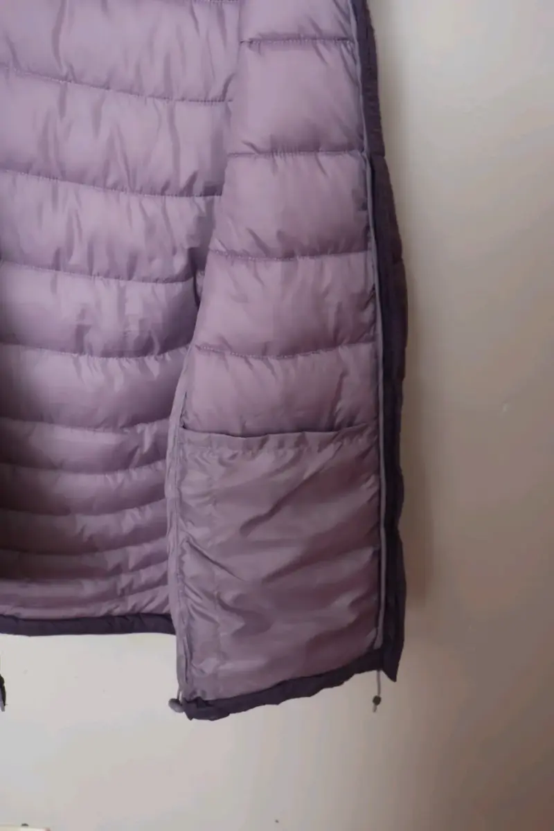Chaqueta plumón morada con capucha - 4