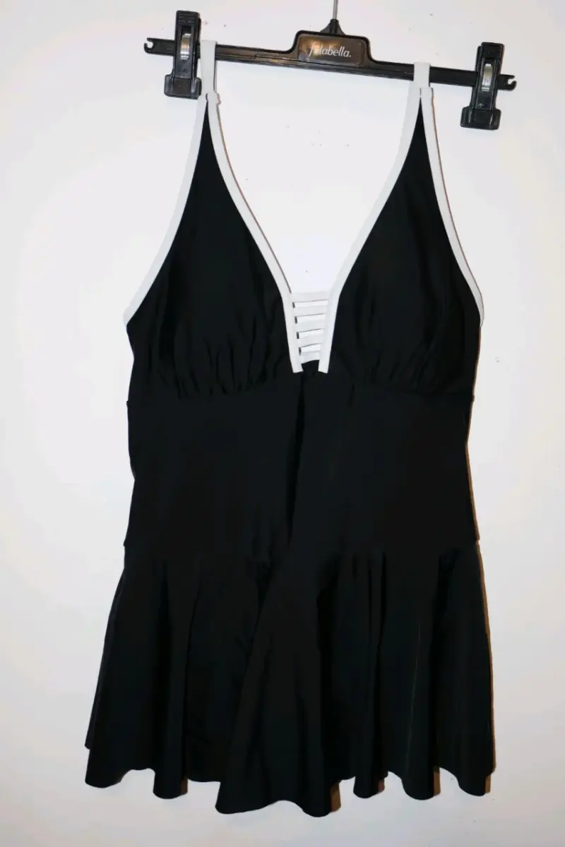 Vestido de baño negro con detalles blancos - 1