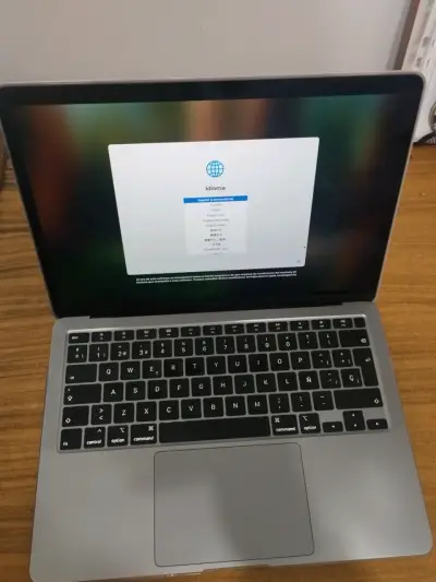 MacBook Pro 13 pulgadas en buen estado - miniatura 1