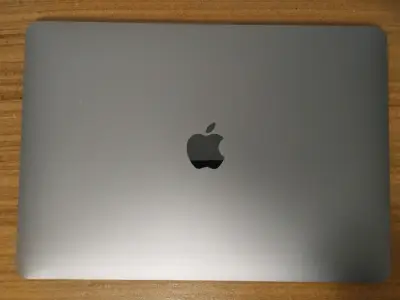 MacBook Pro 13 pulgadas en buen estado - miniatura 2