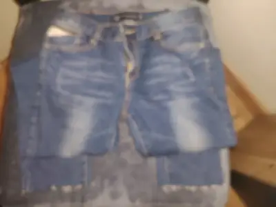 Jeans de mezclilla azul desgastado - miniatura 1