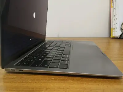 MacBook Pro 13 pulgadas en buen estado - miniatura 5