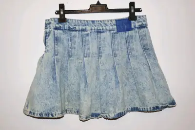 Falda de mezclilla azul desgastada - miniatura 2