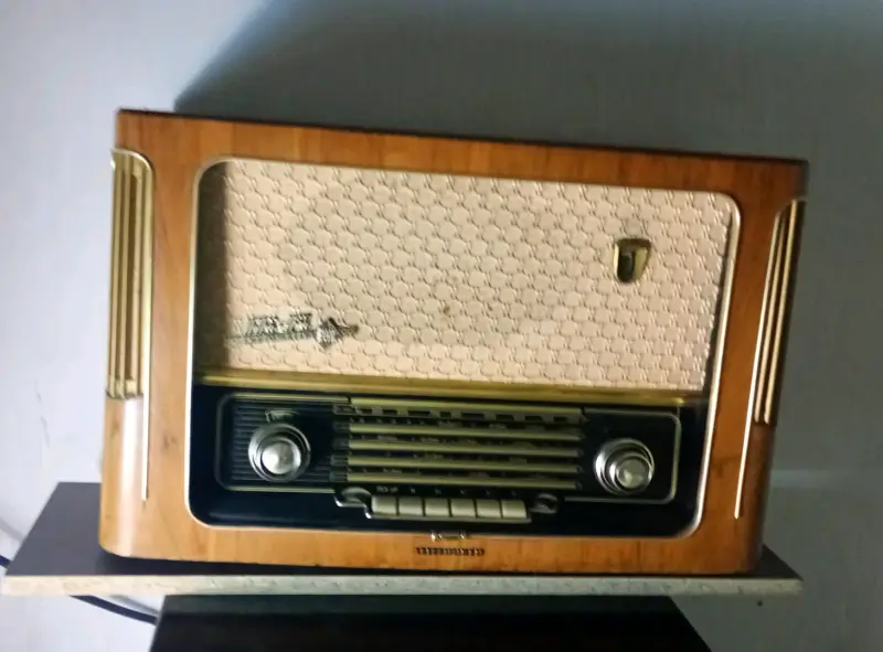 Radio vintage Telefunken de madera