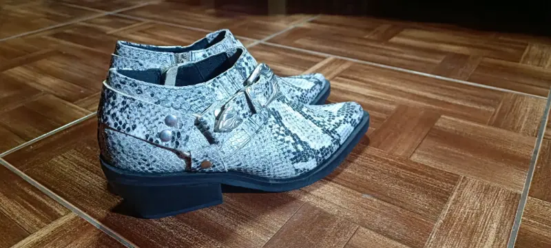Botines de cuero con diseño de serpiente - 4