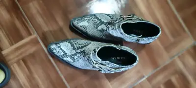 Botines de cuero con diseño de serpiente - miniatura 5