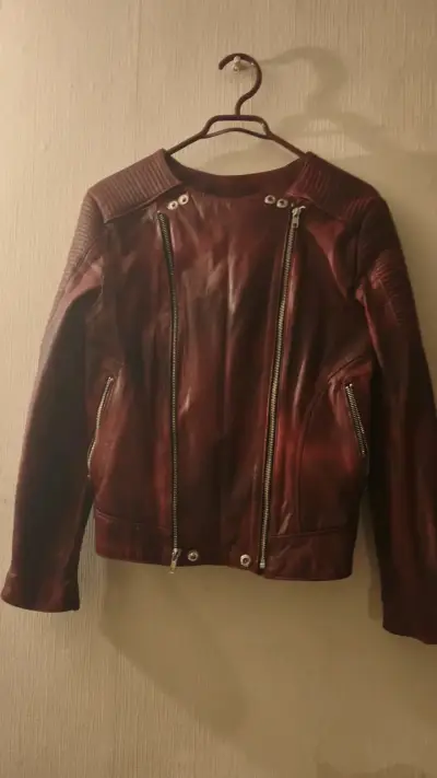 Chaqueta de cuero marrón estilo biker - miniatura 3