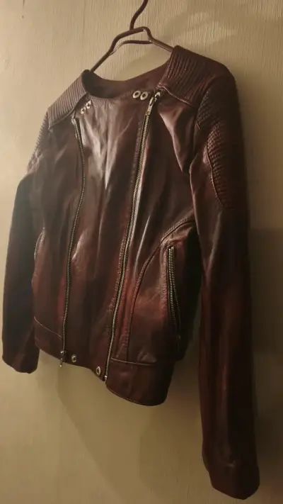 Chaqueta de cuero marrón estilo biker - miniatura 4