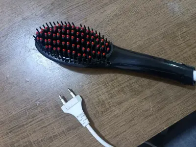 Cepillo alisador eléctrico negro - miniatura 1