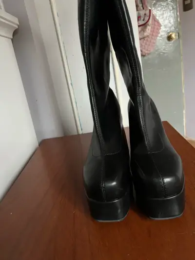 Botas negras de cuerina con plataforma - miniatura 6