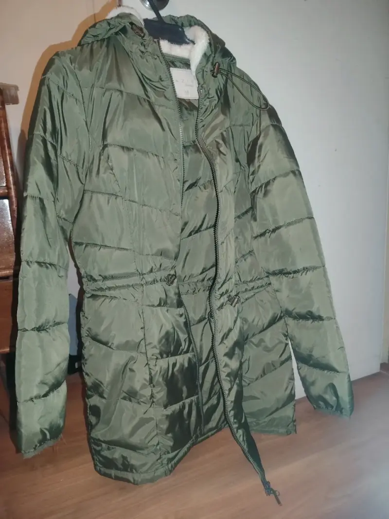 Parka verde con capucha para mujer - 1