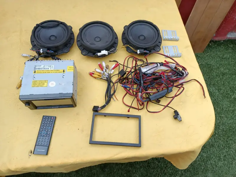Sistema de audio para auto Blaupunkt con parlantes - 1