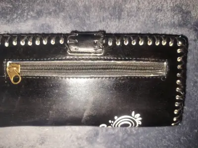 Billetera de cuero negra con diseño floral - miniatura 2
