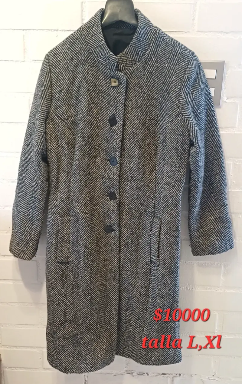 Chaqueta deportiva negra y roja talla L
