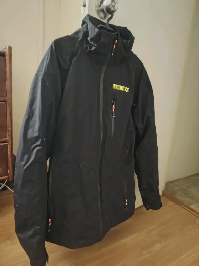 Chaqueta negra impermeable con polar desmontable - 1