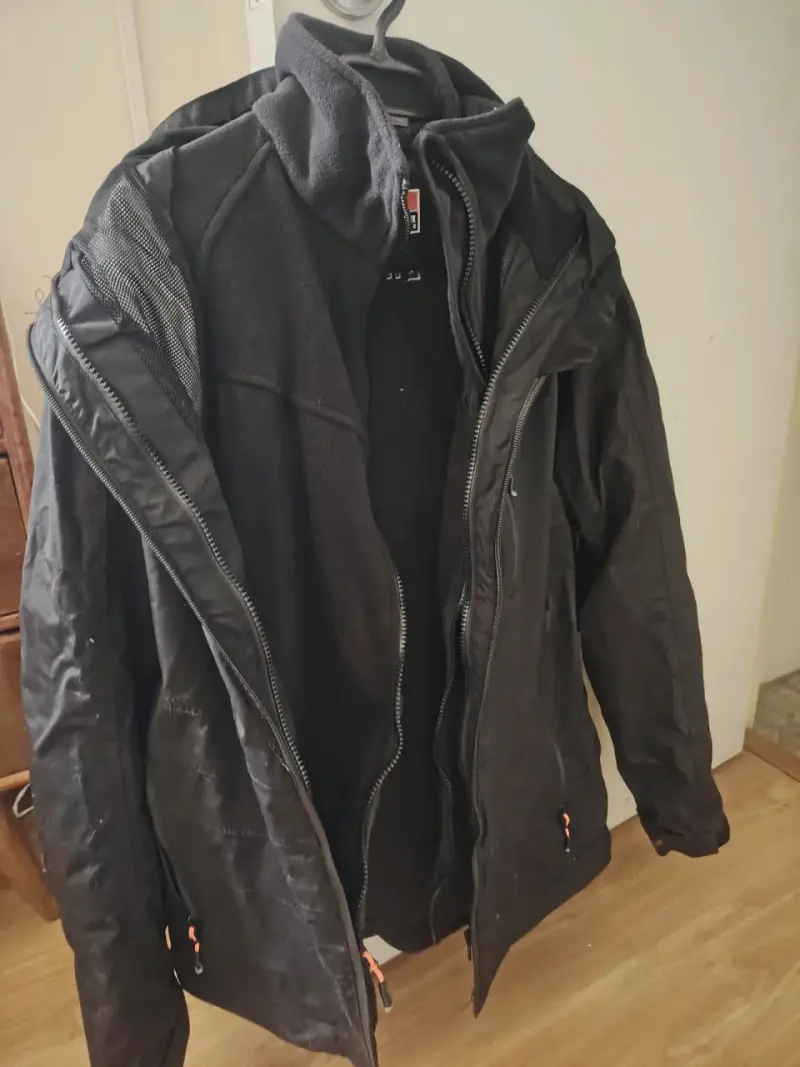 Chaqueta negra impermeable con polar desmontable - 2