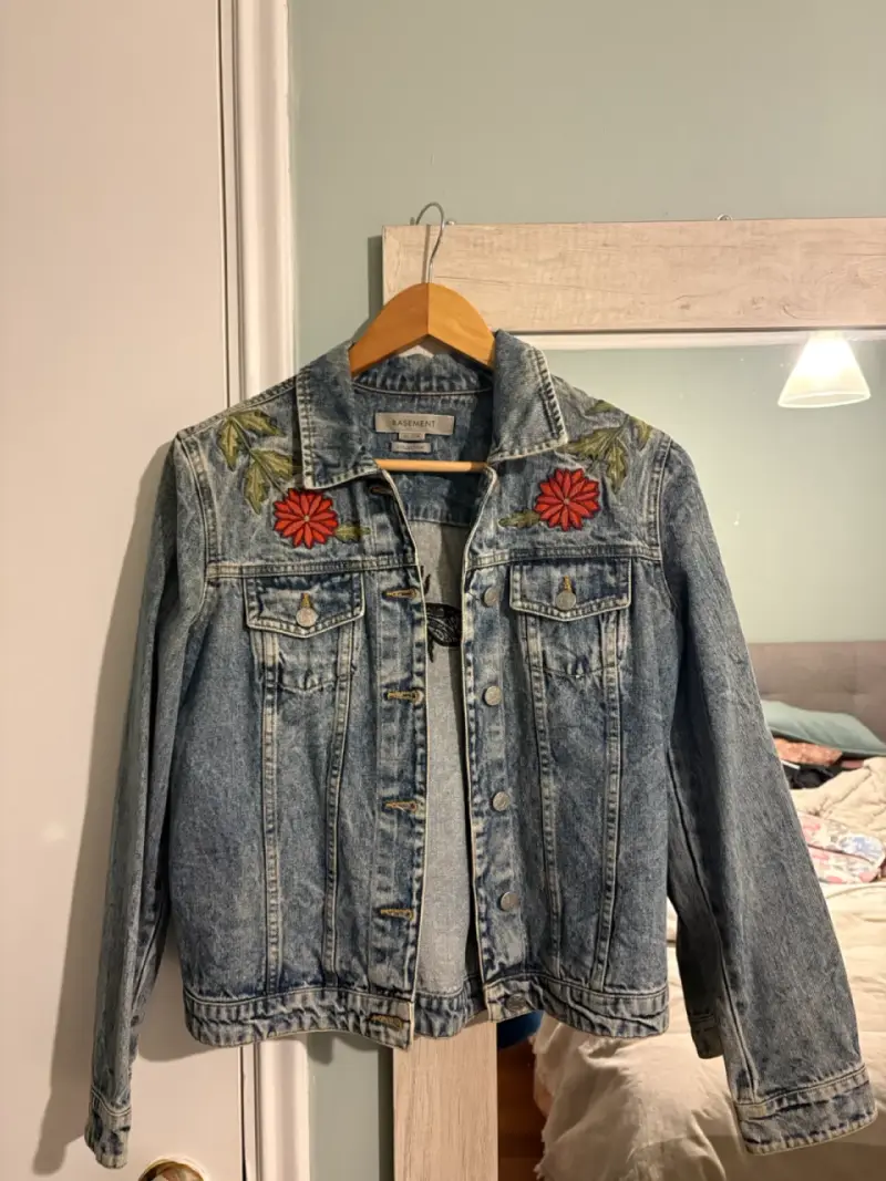 Chaqueta de mezclilla bordado floral Basement M - 1