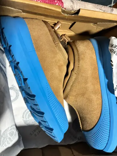 Botas de gamuza marrón con suela azul - miniatura 1